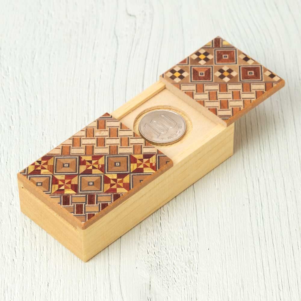 Amazon | 箱根寄木細工 からくりコインBOX 中に入れたコインが消える